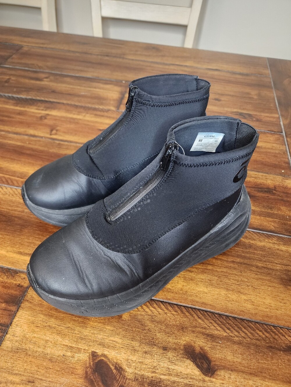 Clove Superboot Nursing Shoes | Triple Black | Women's Size 8